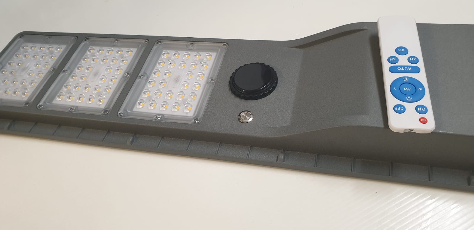 Lampu Jalan LED Surya Ramping thumbnail 3